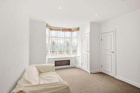 Studio to rent, Arthur Court, Queensway, Bayswater W2