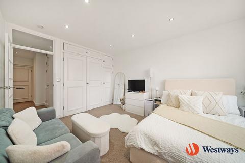 Studio to rent, Arthur Court, Queensway, Bayswater W2