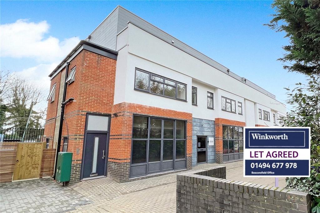 Station Road, Bourne End, SL8 2 bed apartment to rent £1,525 pcm (£