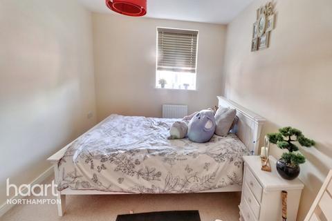 4 bedroom semi-detached house for sale - Trinity Road, Northampton