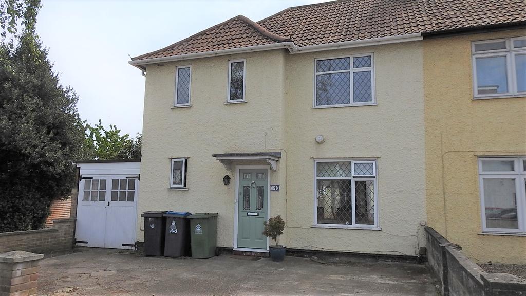 Thornhill Road, Surbiton KT6 4 bed semidetached house £660,000