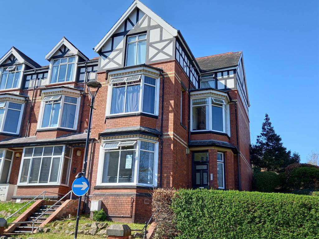 College Road, Bangor LL57 9 bed end of terrace house £435,000