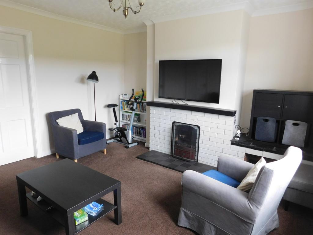 Burton Road, Castle Gresley, DE11 3 bed semidetached house £185,000