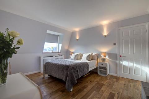 1 bedroom flat to rent - Macready House, London