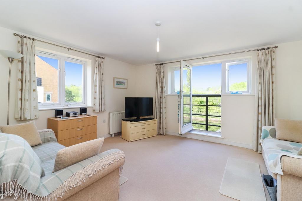 Ovaltine Court, Kings Langley, Herts, WD4 2 bed flat for sale £330,000