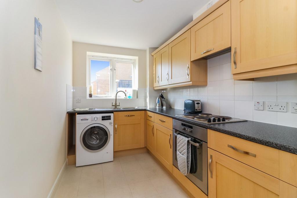 Ovaltine Court, Kings Langley, Herts, WD4 2 bed flat for sale £330,000