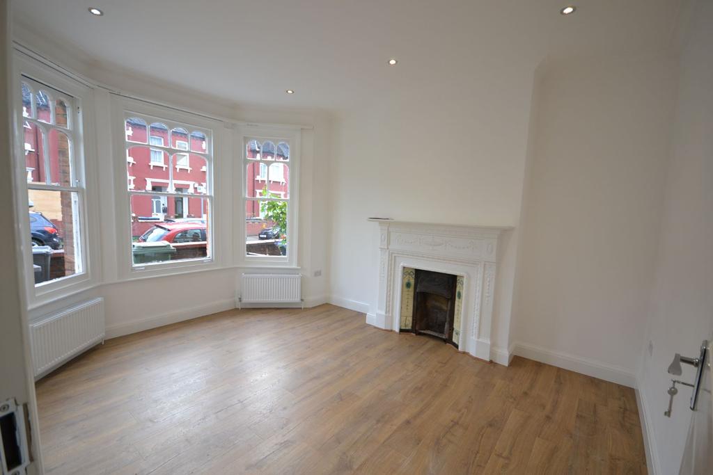 Mora Road, London, NW2 3 bed flat £2,097 pcm (£484 pw)
