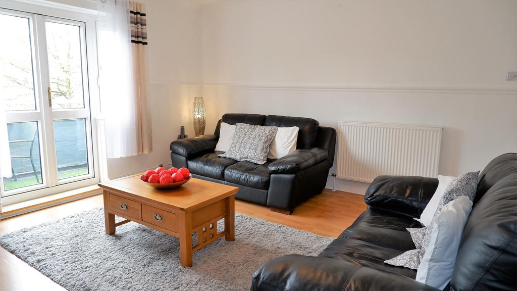 Kelburn Street, Barrhead G78 2 bed flat £80,000