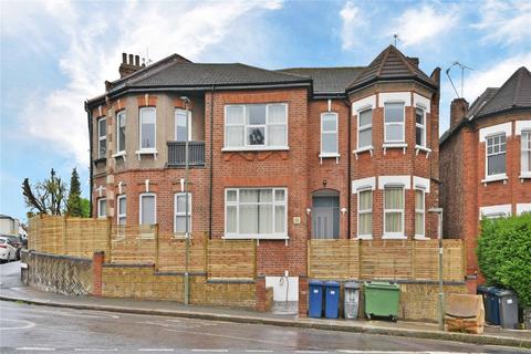 Studio to rent, Gainsborough Road, Woodside Park, N12