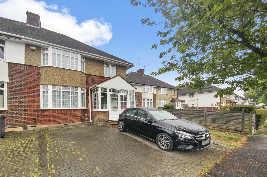 Three Bedroom House For Sale Selbourne Gardens Hendon NW4 3 bed semi