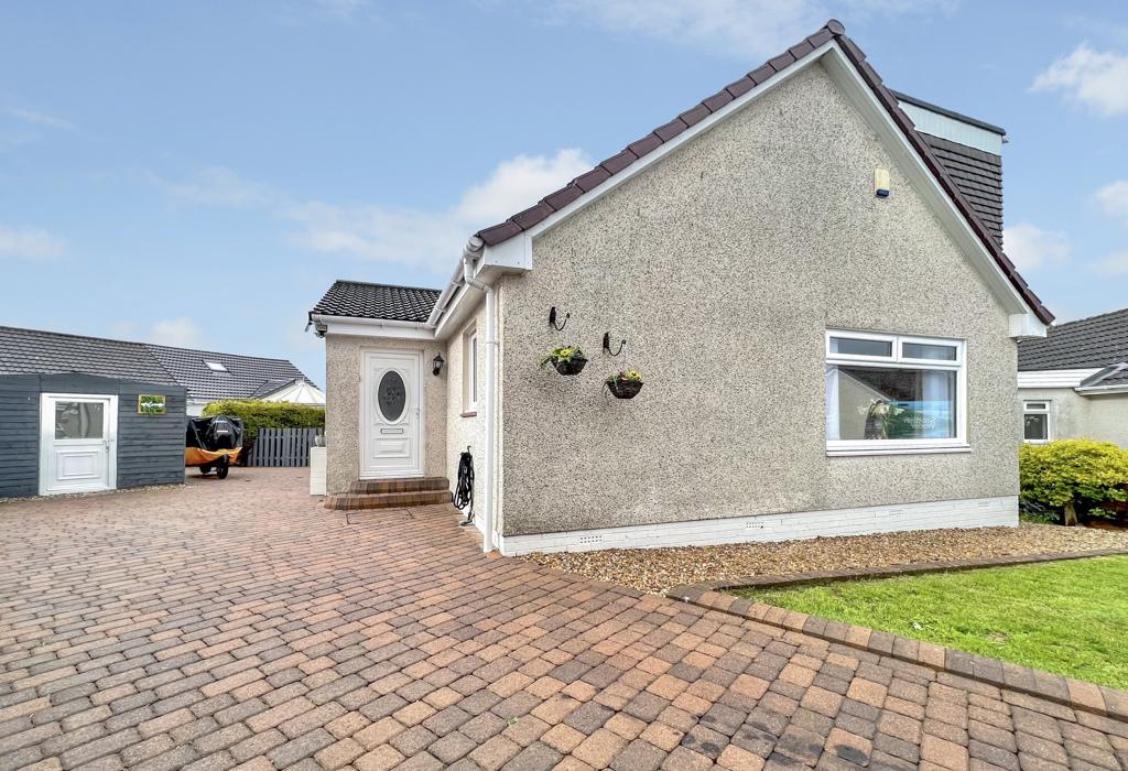 Willowbank, Larkhall, Lanarkshire 3 bed detached house £210,000