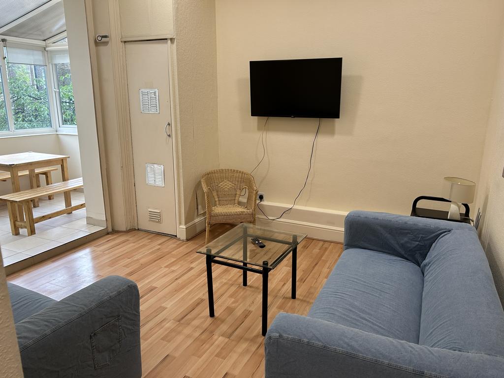 Leinster Terrace, London W2 5 bed apartment to rent £4,766 pcm (£