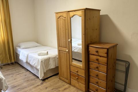 5 bedroom apartment to rent, Leinster Terrace, London W2