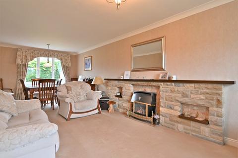 4 bedroom detached house for sale - Carr Close, Ripon