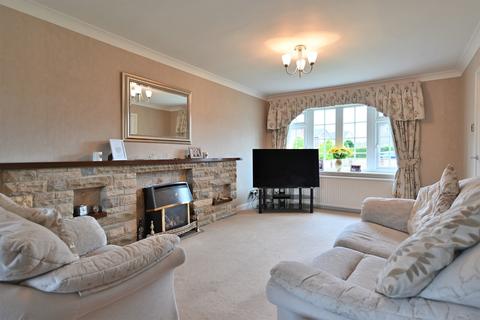 4 bedroom detached house for sale - Carr Close, Ripon