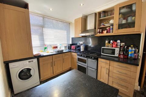 4 bedroom end of terrace house to rent - St. Pauls Road, Southsea