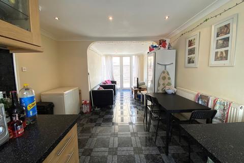 4 bedroom end of terrace house to rent, St. Pauls Road, Southsea