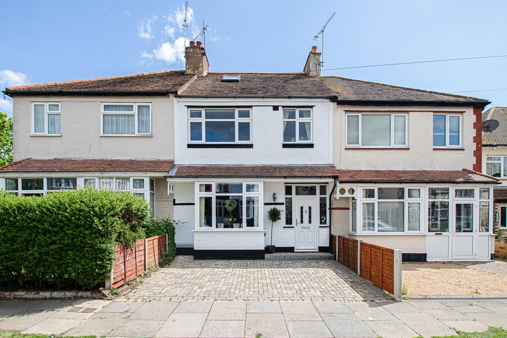 Kingswood Chase, Leighonsea, SS9 3 bed terraced house £450,000