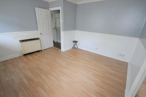 1 bedroom ground floor flat for sale - Braintree Road, Dagenham