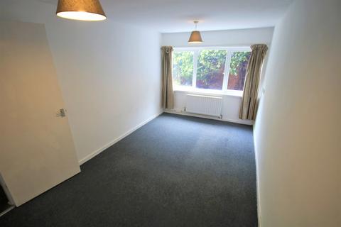 3 bedroom semi-detached house to rent, Greystoke Walk, Leicester