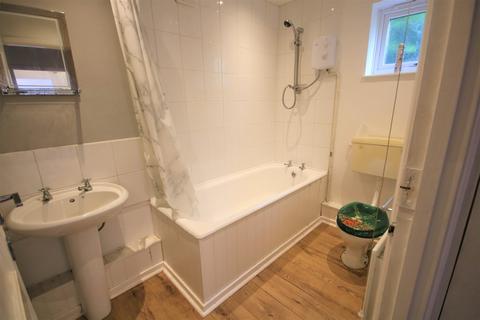 3 bedroom semi-detached house to rent, Greystoke Walk, Leicester