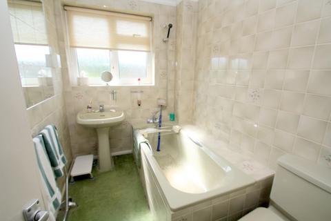 4 bedroom end of terrace house for sale - Leacroft Close, STAINES-UPON-THAMES, TW18