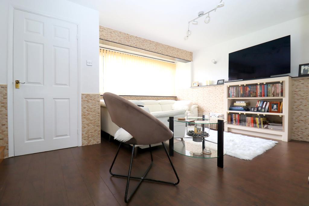 Julius Gardens, Bramingham, Luton, Bedfordshire, LU3 3SQ 3 bed terraced