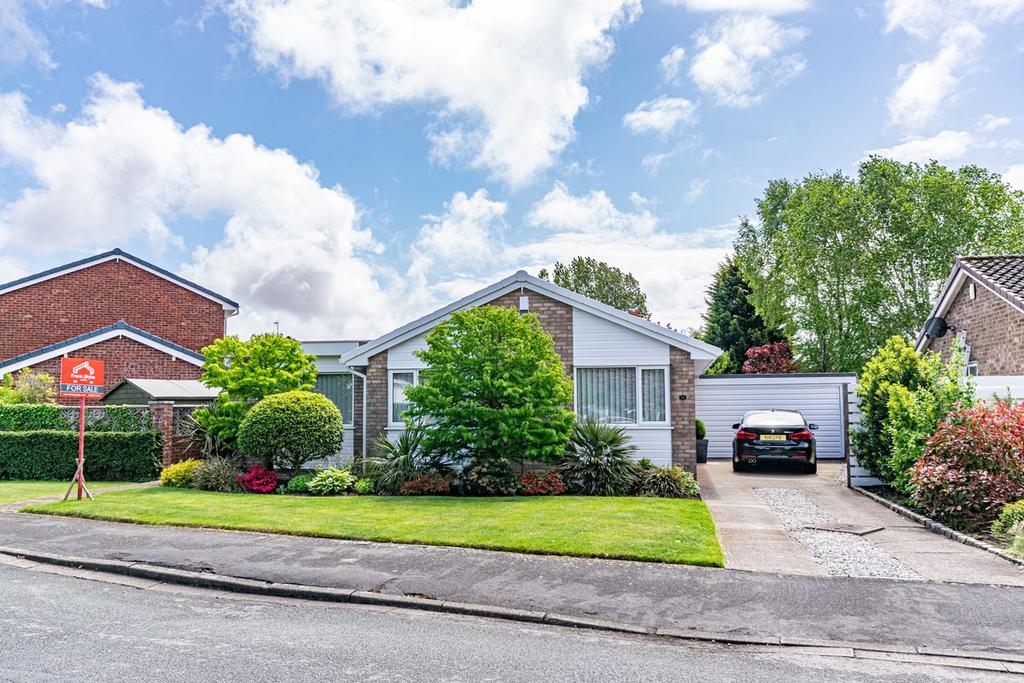 Greenwich Drive, Lytham St Annes, FY8 3 bed detached bungalow £485,000