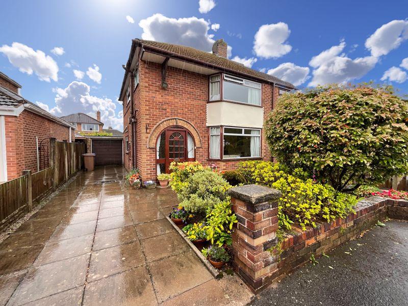 Ash Green Close, Trentham 3 bed semidetached house £220,000