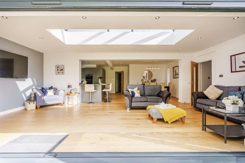 40 Cedar Crescent, Thame, OX9 2AU