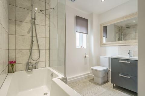 40 Cedar Crescent, Thame, OX9 2AU
