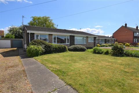 2 bedroom semi-detached bungalow for sale - Winchester Avenue, Hull