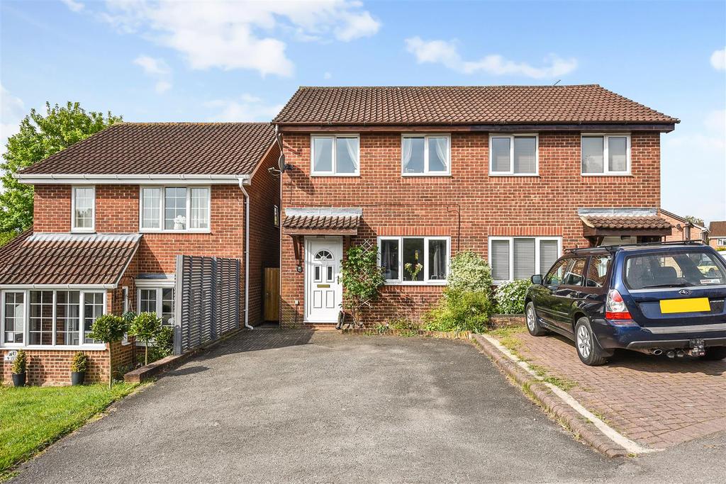 Linton Drive, Andover, Hampshire, SP10 3TT 2 bed semidetached house £250,000