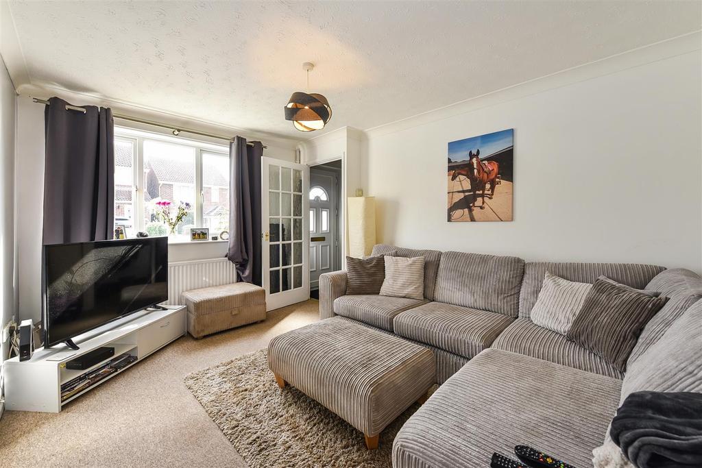 Linton Drive, Andover, Hampshire, SP10 3TT 2 bed semidetached house £250,000