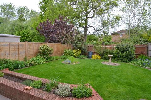 32 Bramble Close, Malvern, WR14 2UW