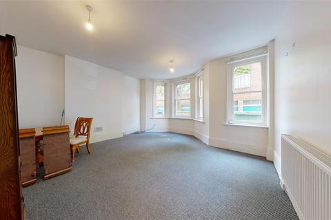2 bedroom flat for sale - The Parade, Folkestone
