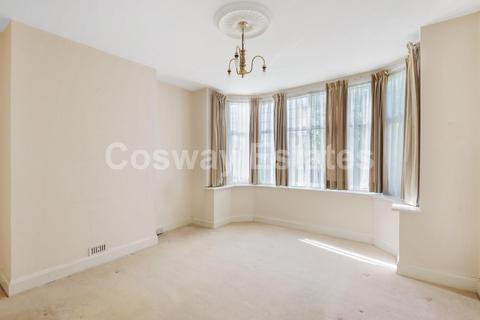 3 Riverdene, Edgware, HA8 9TA