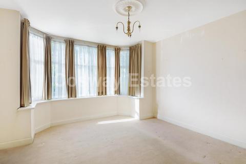 3 Riverdene, Edgware, HA8 9TA