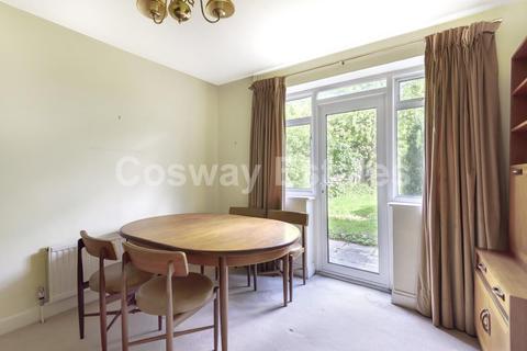 3 Riverdene, Edgware, HA8 9TA