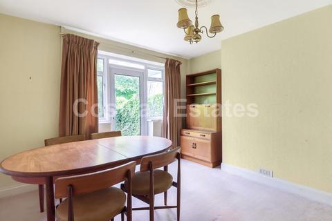 3 Riverdene, Edgware, HA8 9TA