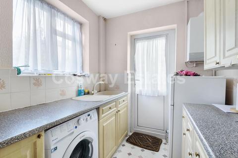 3 Riverdene, Edgware, HA8 9TA