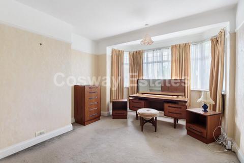 3 Riverdene, Edgware, HA8 9TA
