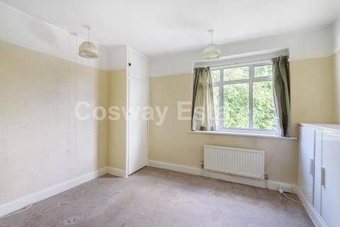 3 Riverdene, Edgware, HA8 9TA