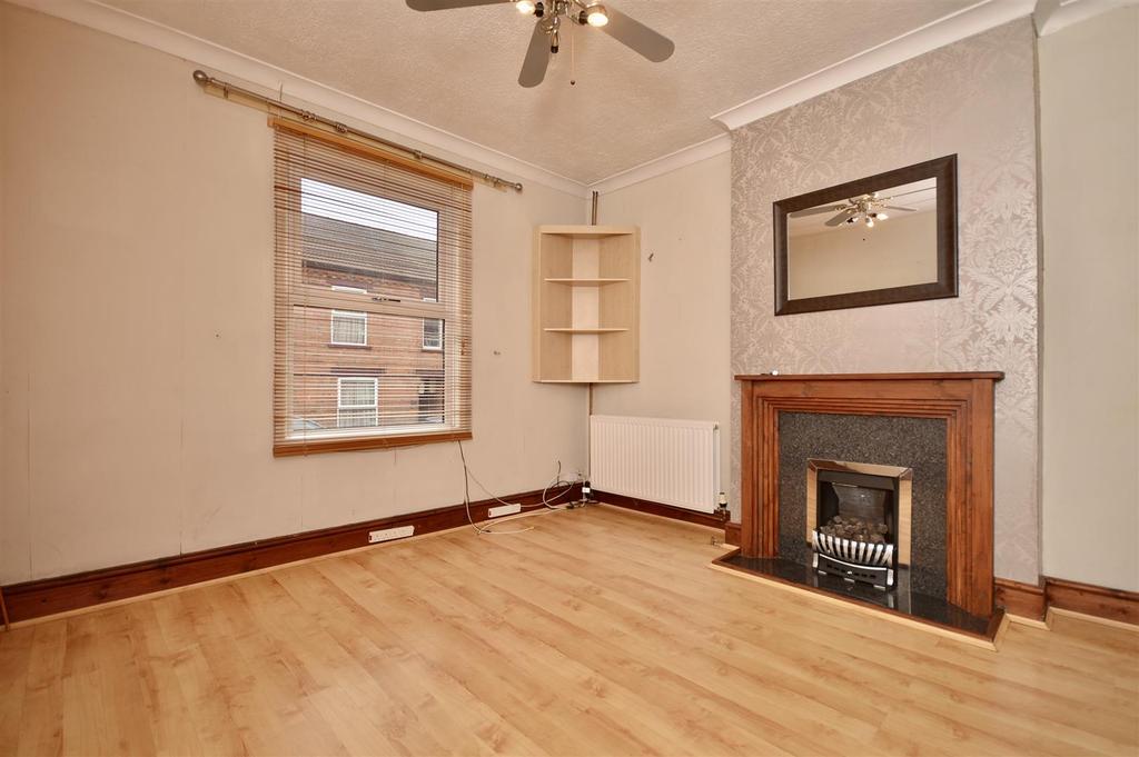 Sherbrooke Street, Lincoln 2 bed terraced house £650 pcm (£150 pw)