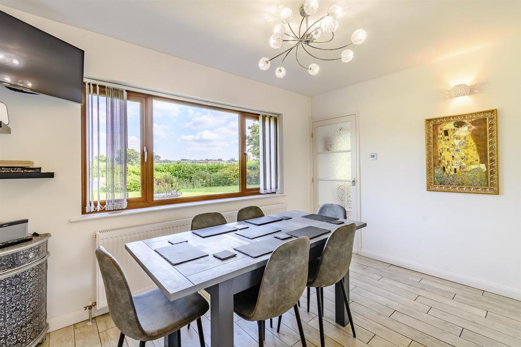 8472250-interior28.jpg