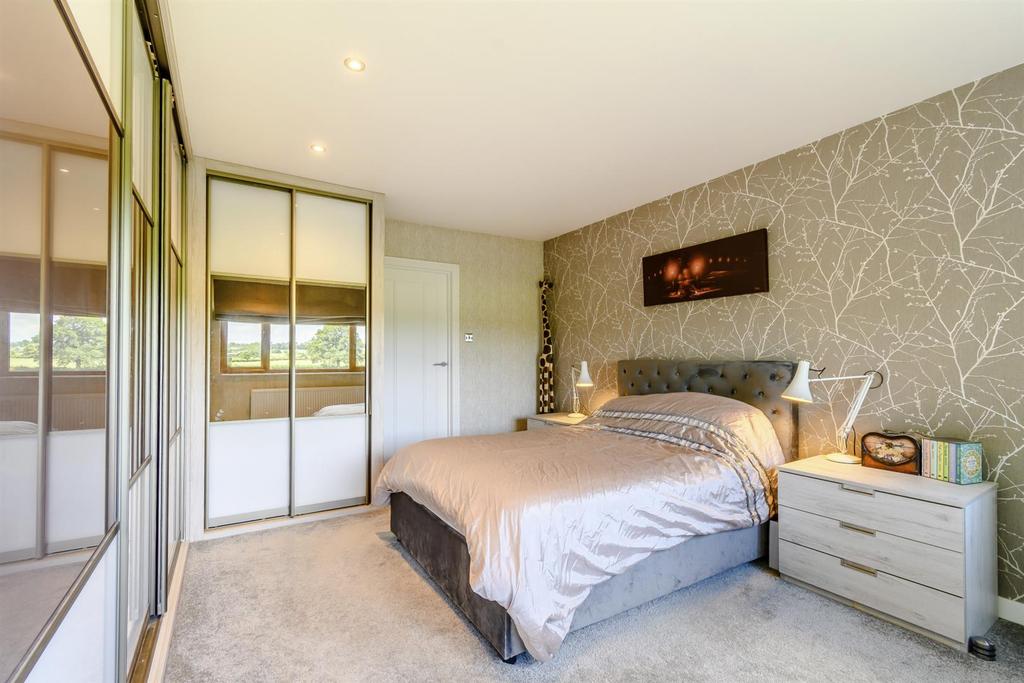 8472250-interior02.jpg