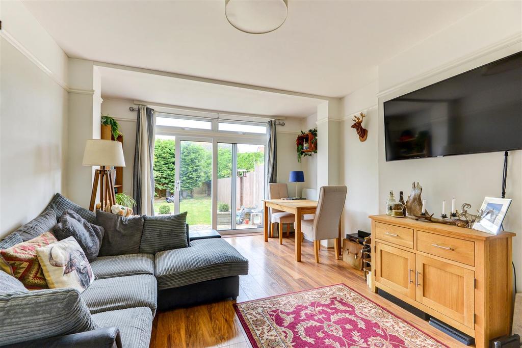 Rose Walk, GoringBySea, Worthing 1 bed flat £260,000