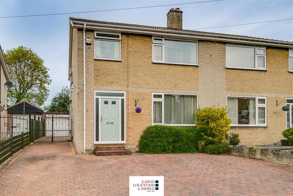 Belcourt Road, Brecks, Rotherham 3 bed semidetached house £235,000
