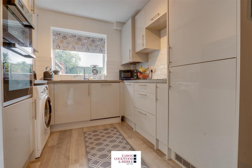 Kitchen 2.jpg