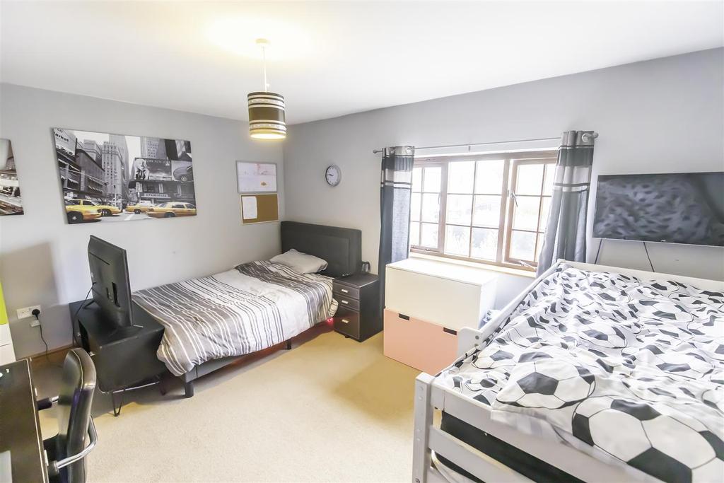 Bed 2.jpg